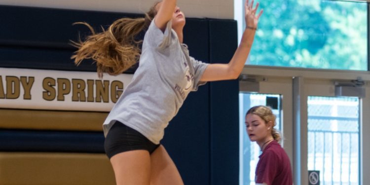 Shady Spring's Kelsie Dangerfield skies for a ball in practice in July. (Heather Belcher/Lootpress)