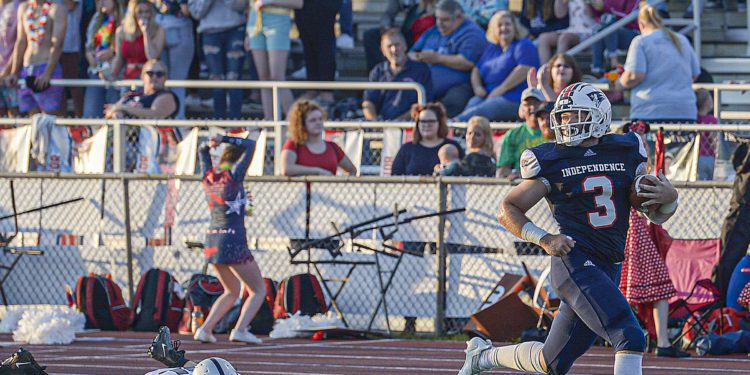 Independence fans cheer on Atticus Goodson during one of his many TD runs during Tuesday evening action in Coal City. (F. Brian Ferguson/Lootpress).