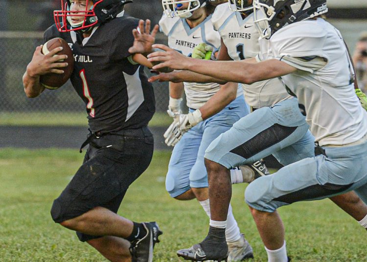 Oak Hill’s Omar Lewis seperates from the Lincoln County defense to score his first TD during Friday action in Oak Hill. (F. Brian Ferguson/Lootpress).