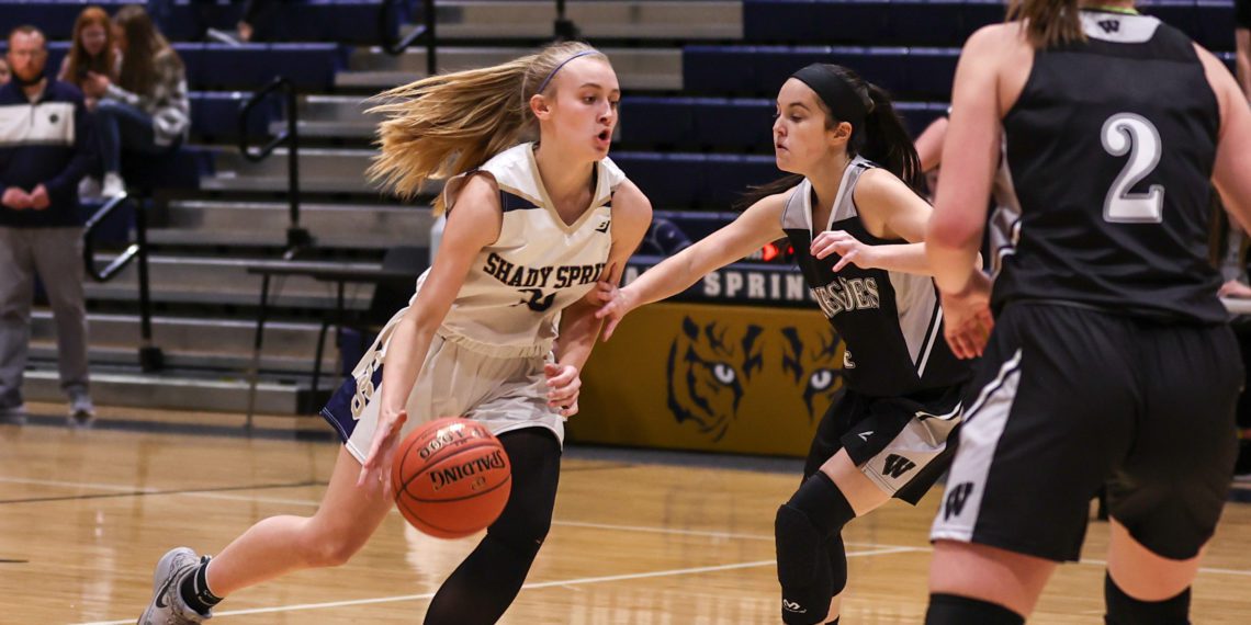 Shady Spring's Kierra Richmond drives to the basket during a game against Westside on 
Dec. 9 (Karen Akers/Lootpress)