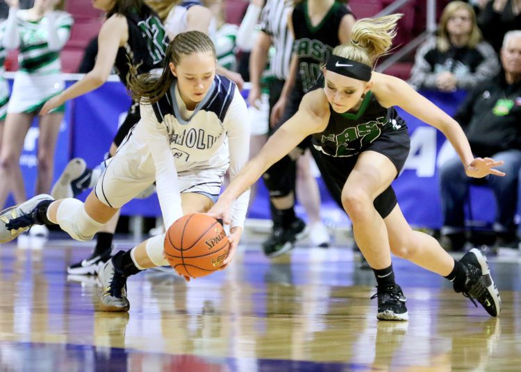 (Brad Davis/For LootPress) Wyoming East v Parkersburg Catholic, State Tournament Class AA Championship Game, March 12, 2022 in Charleston.