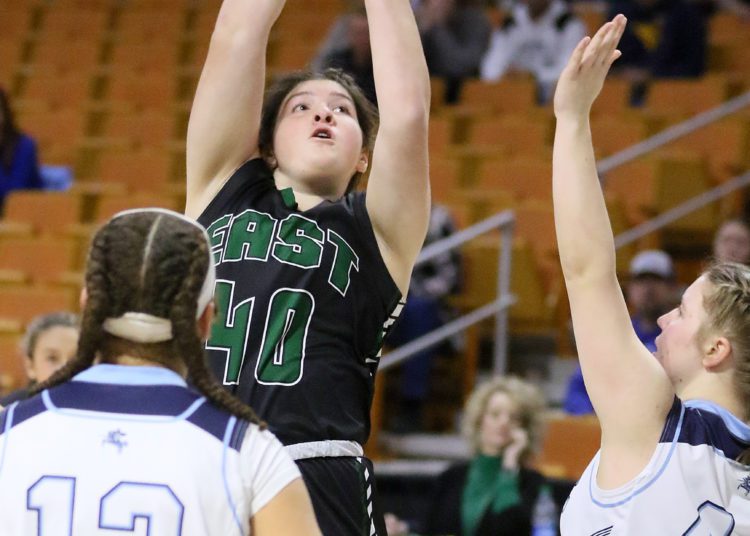 (Brad Davis/For LootPress) Wyoming East v Parkersburg Catholic, State Tournament Class AA Championship Game, March 12, 2022 in Charleston.