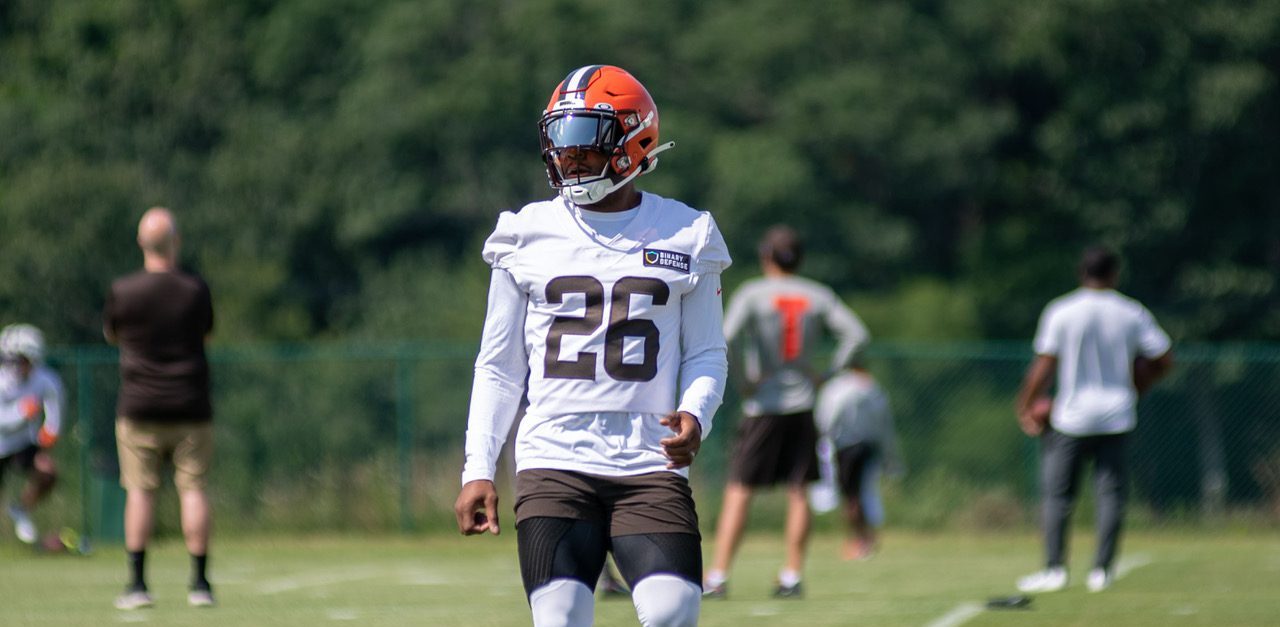 SURPRISE: Browns players visit Cleveland youth football practice