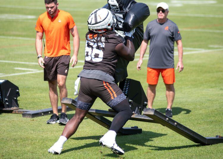 Gallery: Cleveland Browns host first practice of training camp at