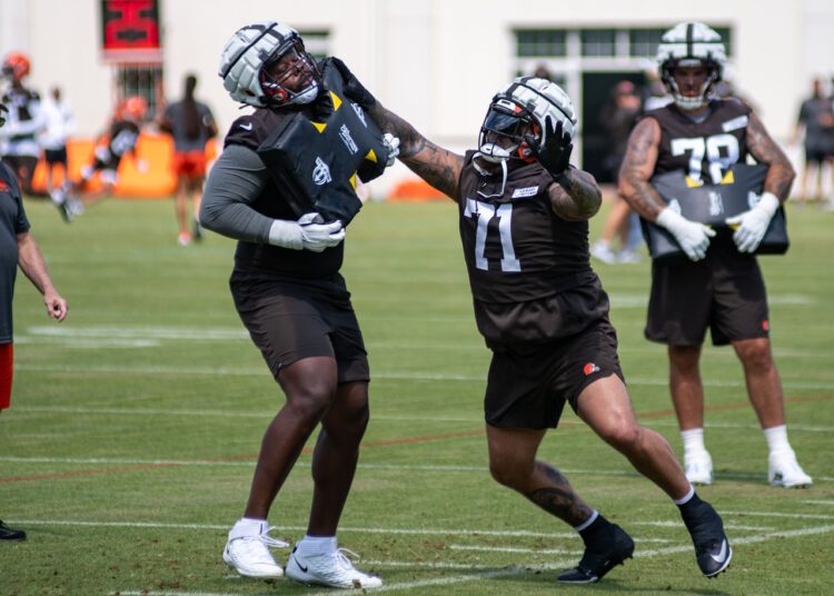 Gallery: Cleveland Browns host first practice of training camp at