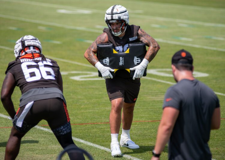 Gallery: Cleveland Browns host first practice of training camp at