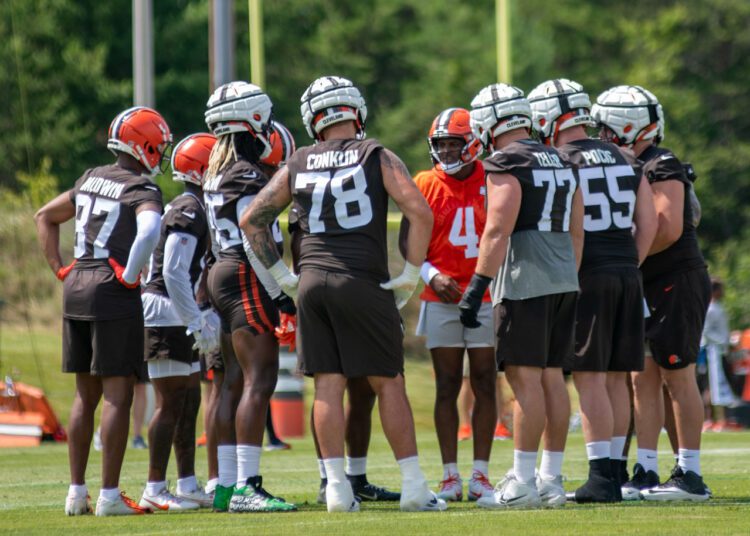 Gallery: Cleveland Browns host first practice of training camp at