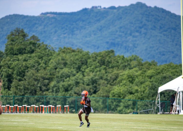 Gallery: Cleveland Browns host first practice of training camp at